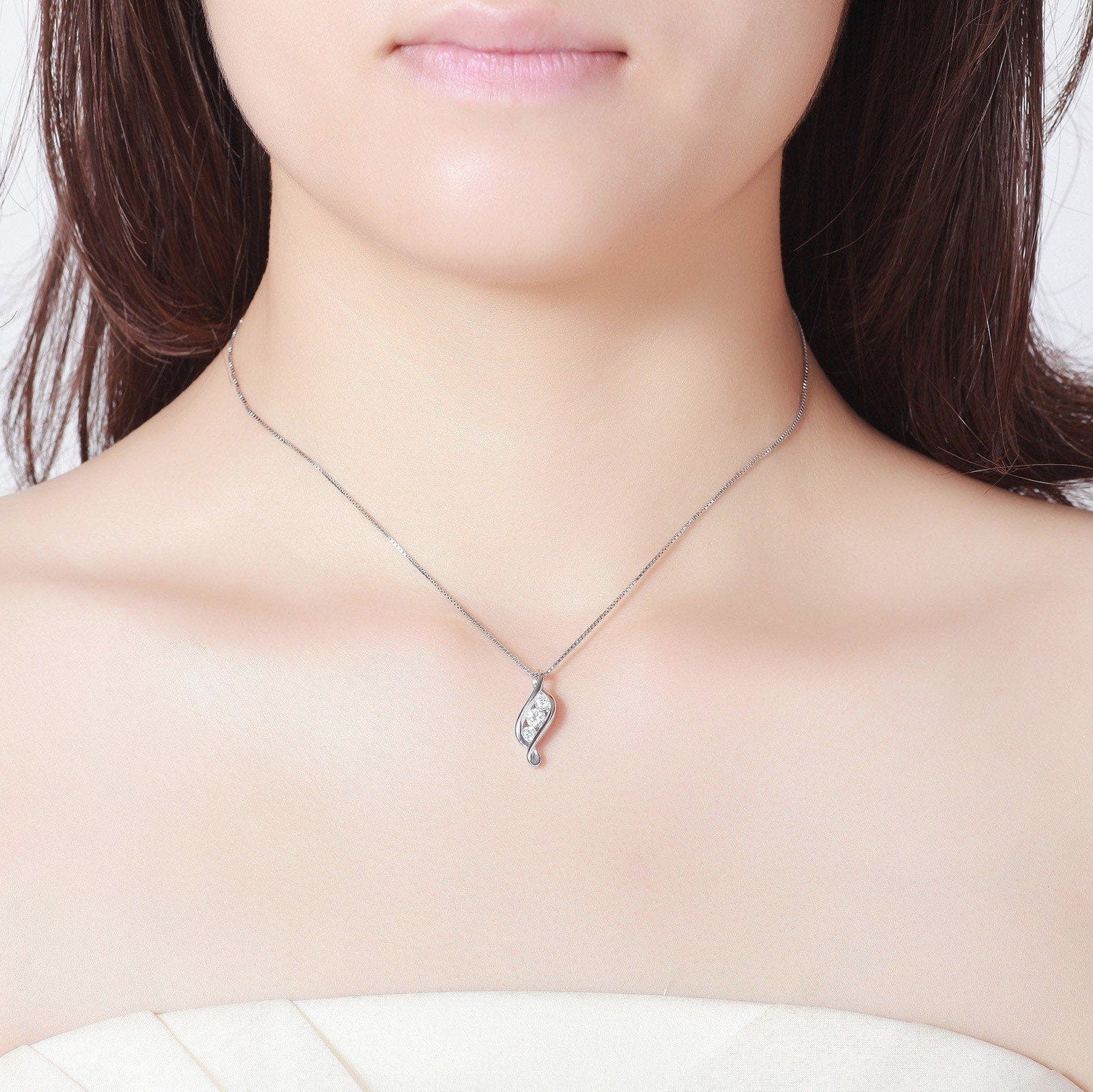 JOE - Delicate Three stone flame style Necklaces & box Chain, Christmas gift