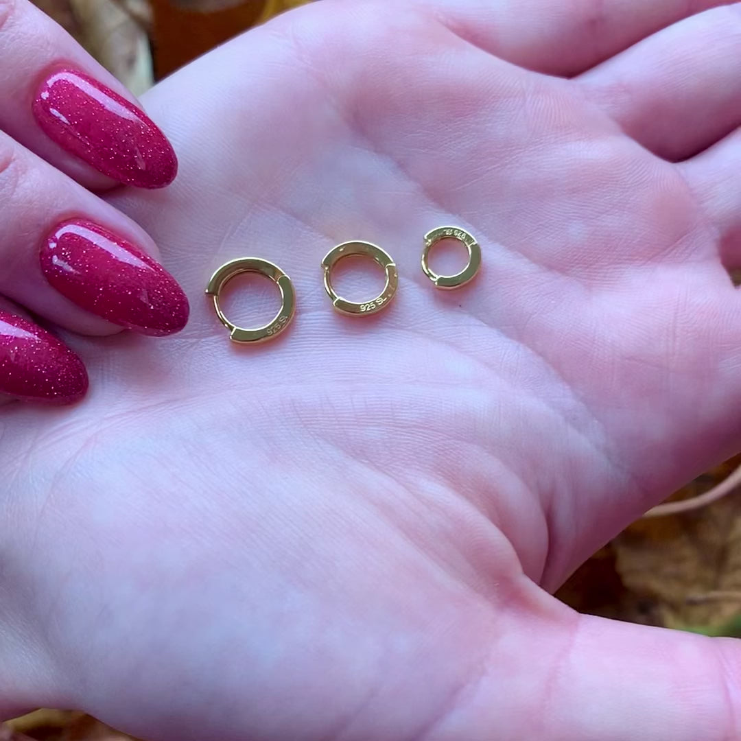 Tiny Huggie Hoop Earrings,Plain Huggie Hoop Earrings,Dainty Hoop Earrings,Dainty Tiny Huggies, 18K Gold Plated Hoops,Sterling Silver Huggies