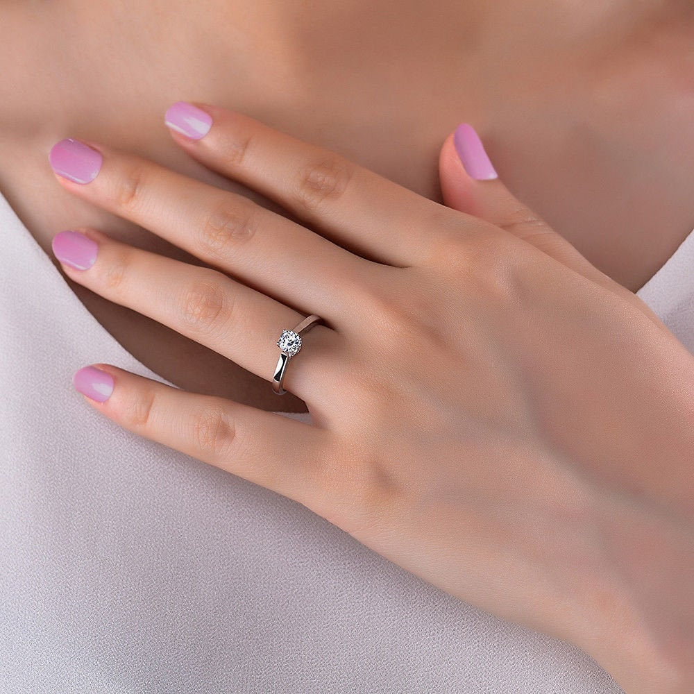 QUINN - Round Floral Solitaire Engagement Ring - Amber James Jewellery