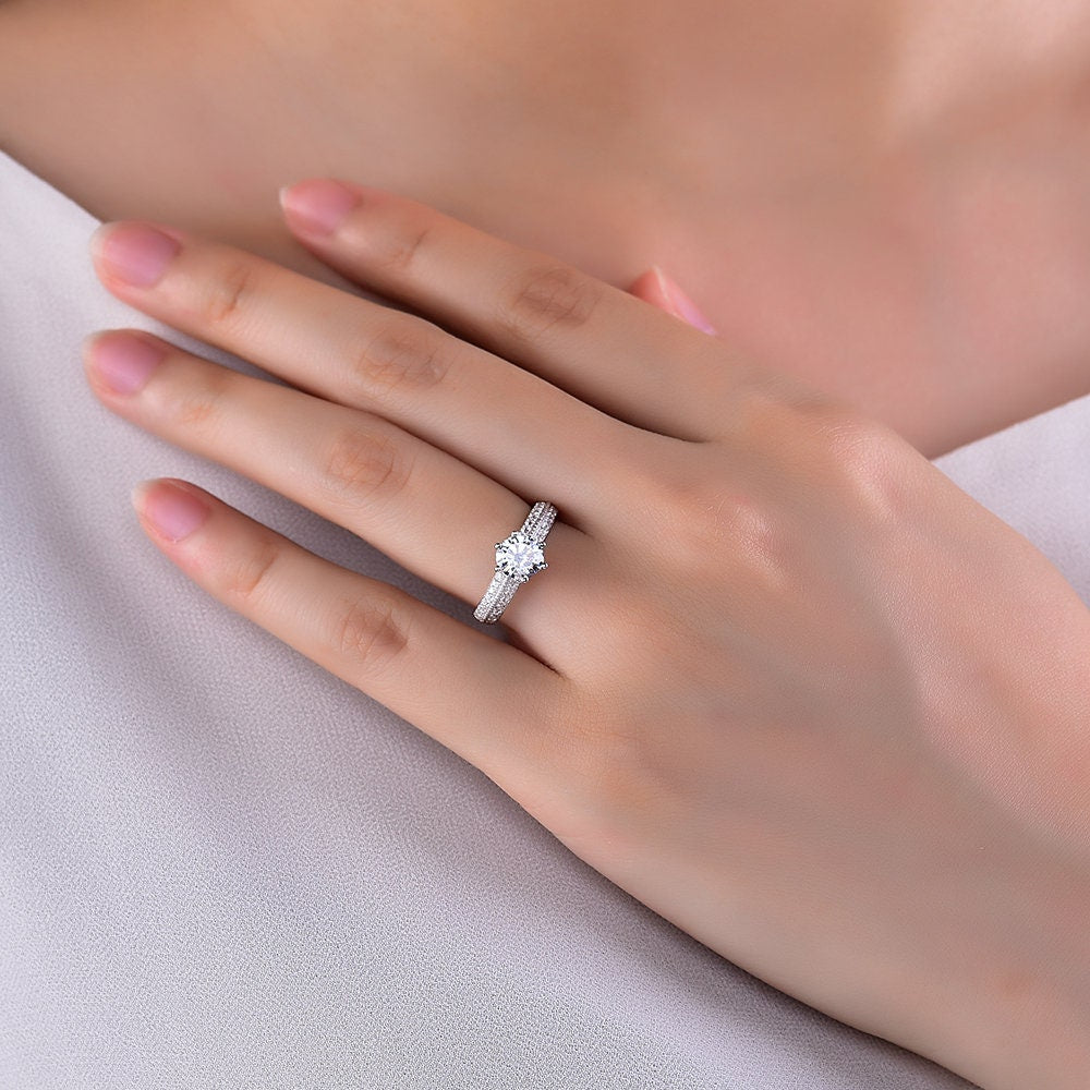 Harriet - Solitaire Engagement Ring With Diamond Look Cubic Zirconia Brilliant Cut Stone for Women