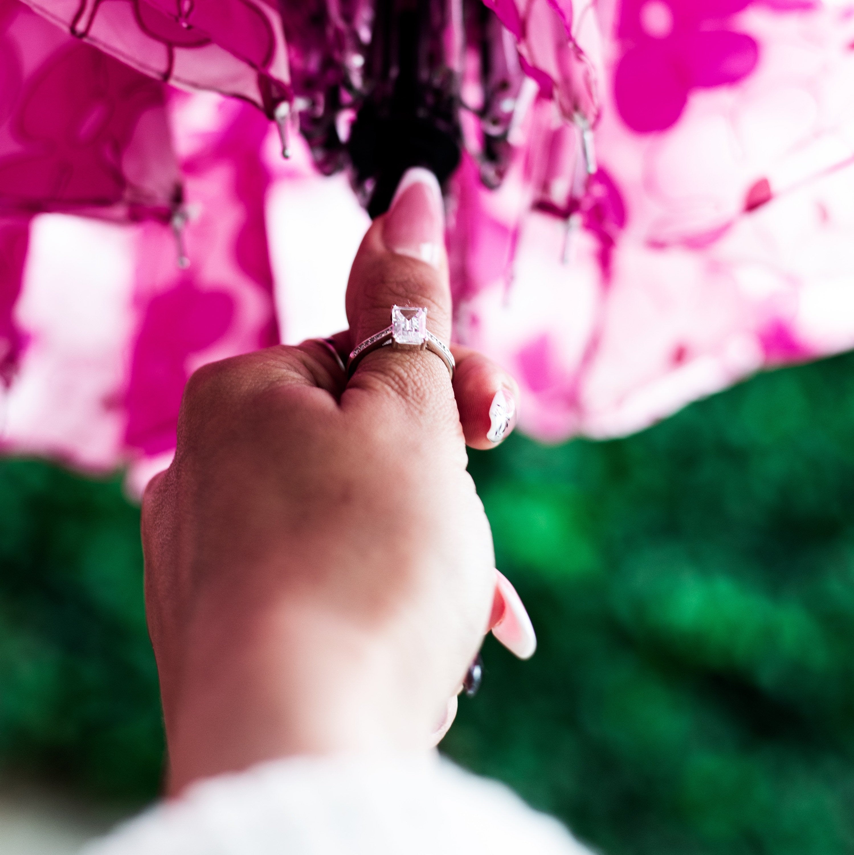 Ilandra - 925 Sterling Silver Vintage Look Emerald Cut Wedding Engagement Anniversary Band Ring with Simulated Diamonds Cubic Zirconia