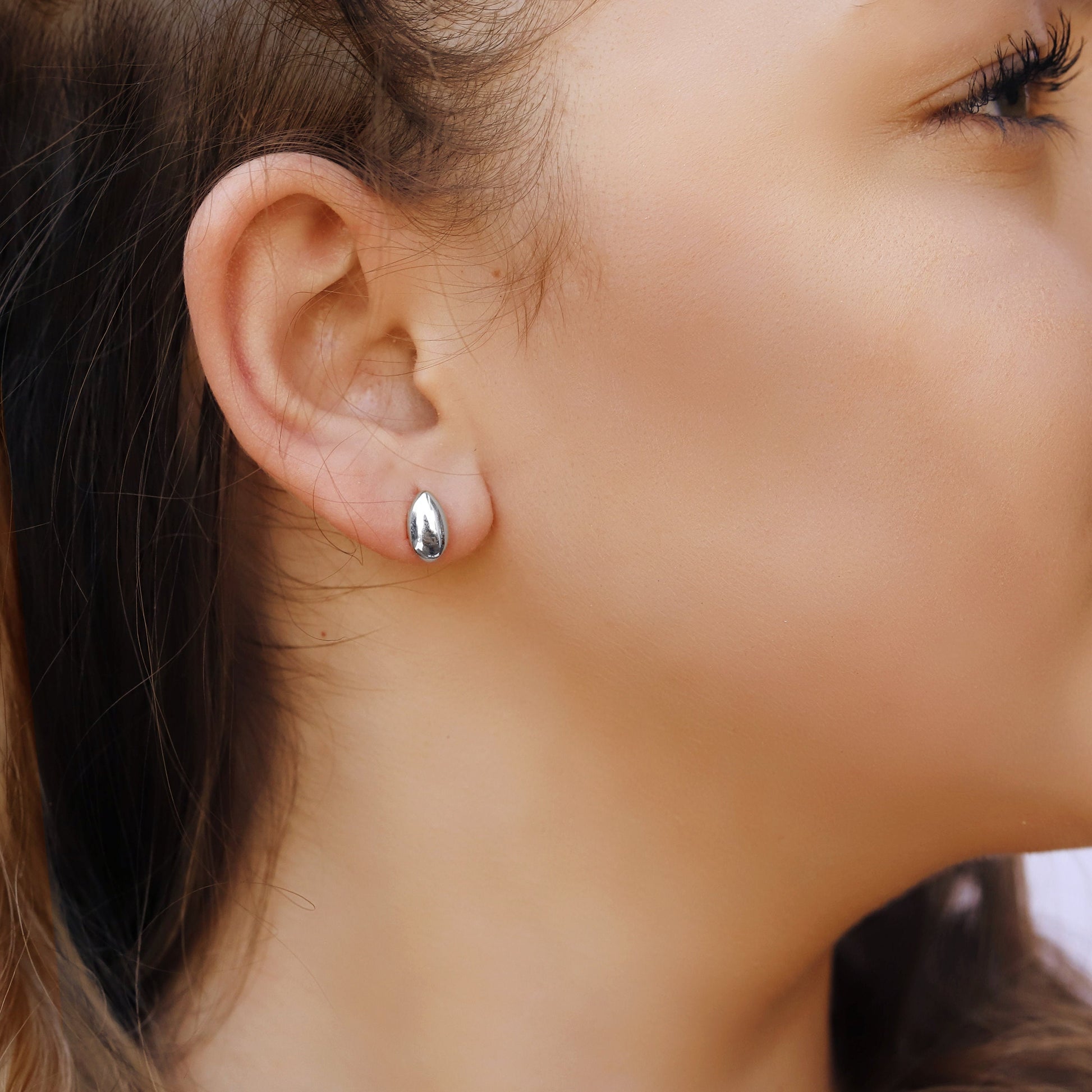 Tiny drop stud earrings • dainty earrings • Handmade teardrop stud earrings • tiny stud earrings • small stud earrings • minimalist earrings
