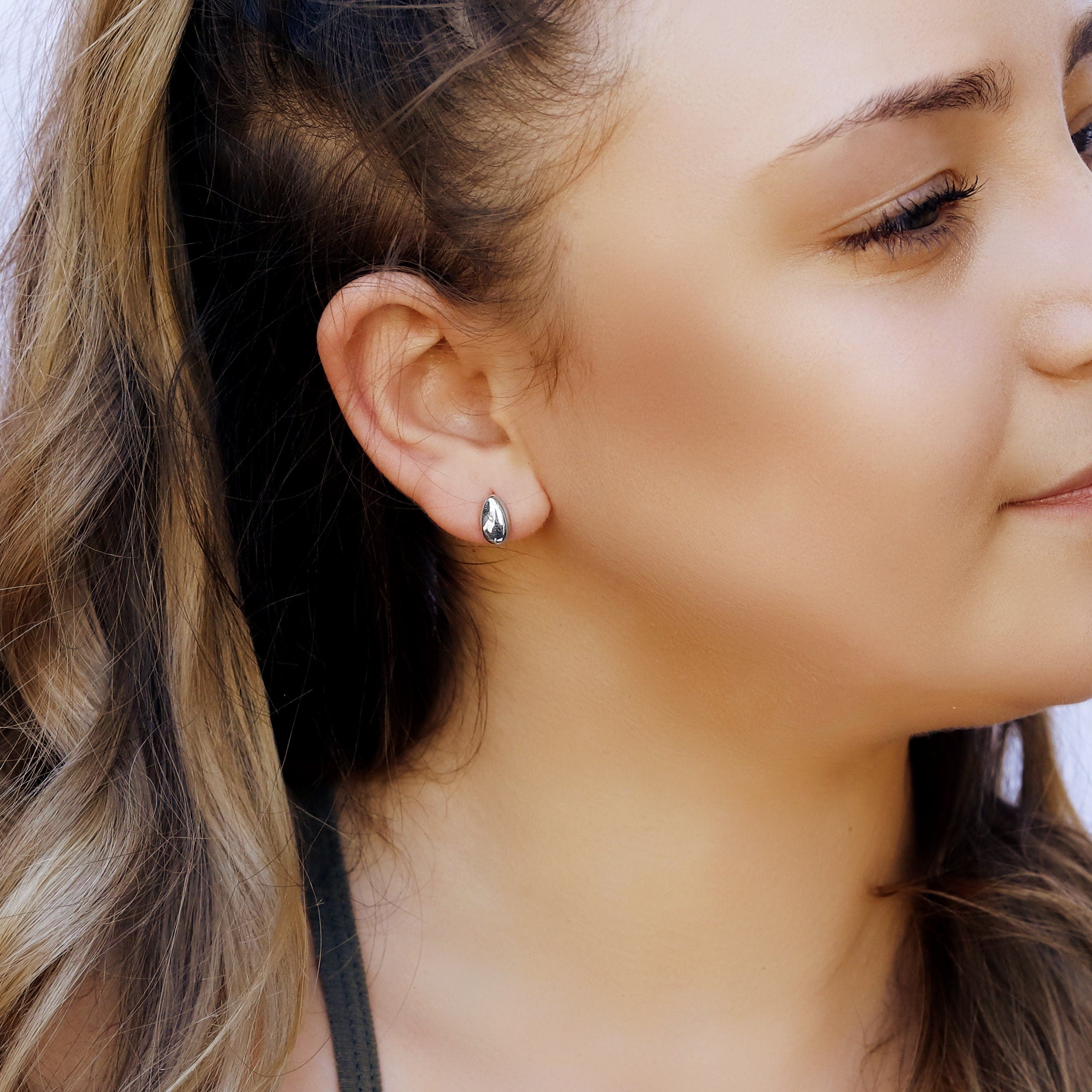 Tiny drop stud earrings • dainty earrings • Handmade teardrop stud earrings • tiny stud earrings • small stud earrings • minimalist earrings