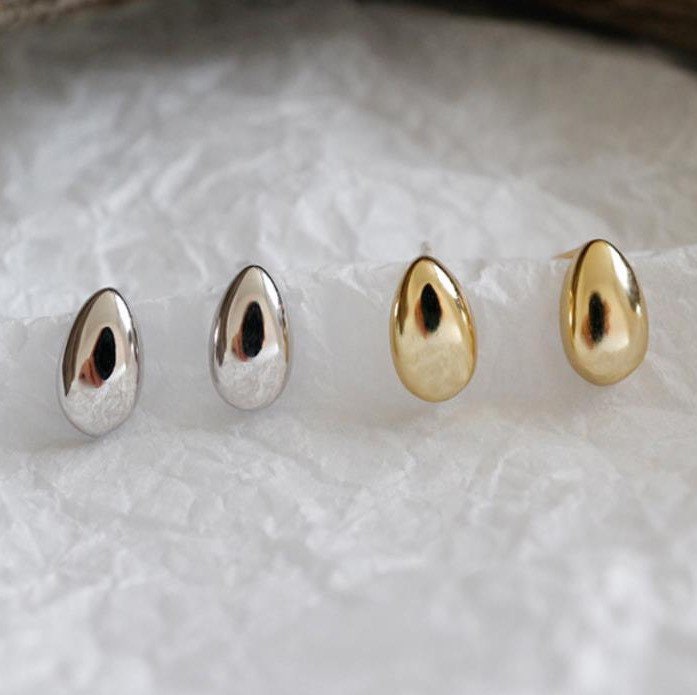Tiny drop stud earrings • dainty earrings • Handmade teardrop stud earrings • tiny stud earrings • small stud earrings • minimalist earrings