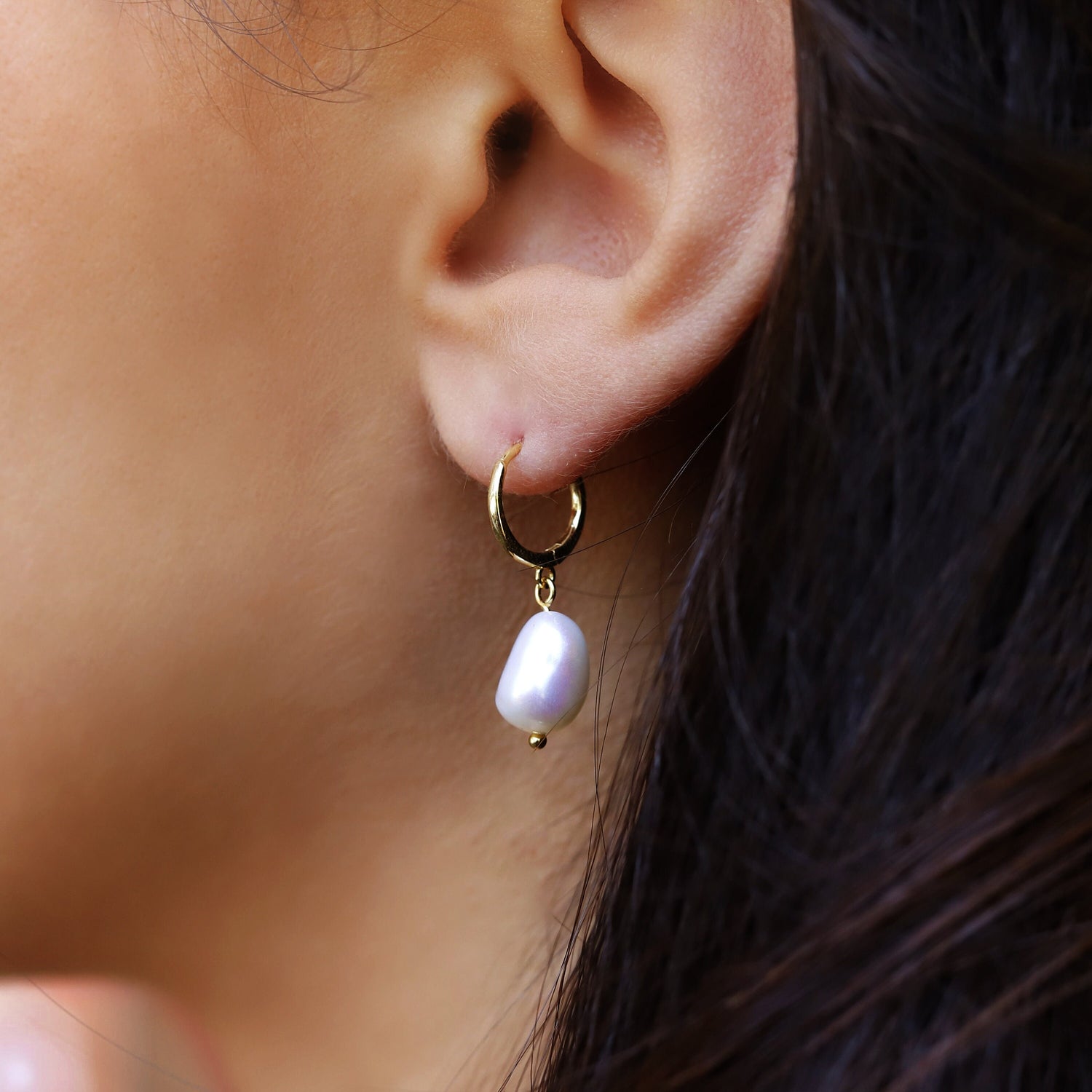 AJJ tiny freshwater pearl gold hoop earrings, delicate jewelry suitable for weddings and boho style.