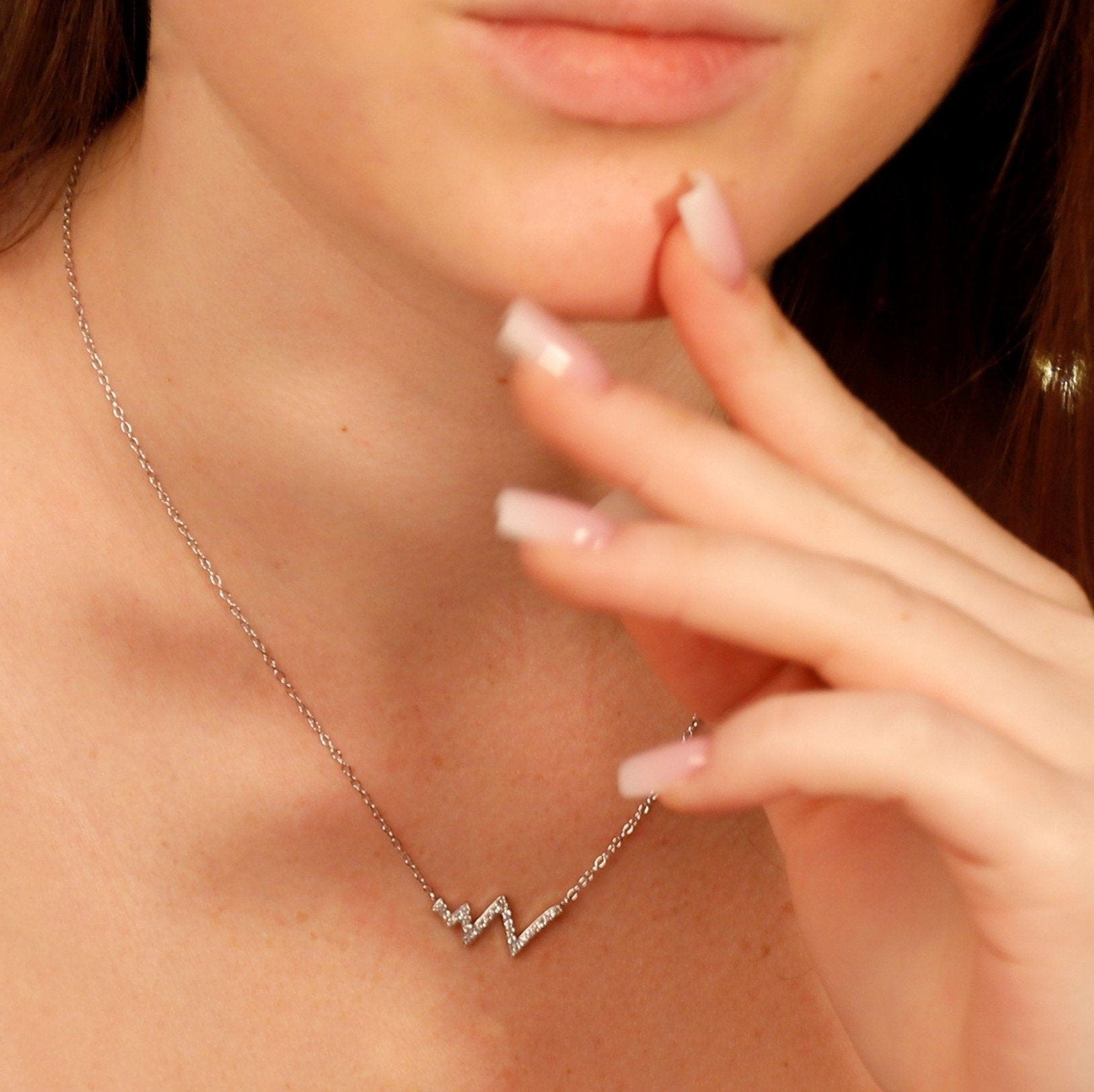 REBENNA - Delicate Choker Heartbeat necklace