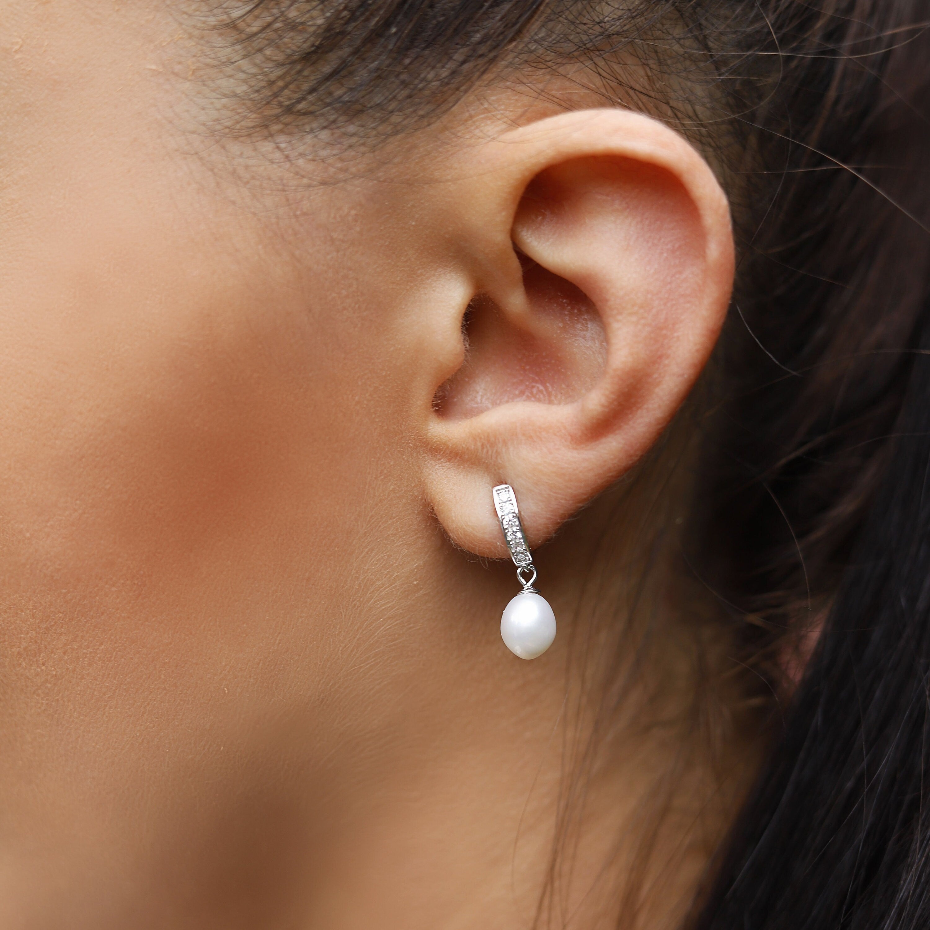 Simple Minimalist Huggie Earrings, Pearl Huggy Hoops, Dainty Hoop Earrings, Pearl Hoops, Minimalist Earrings, 8mm hoops, Gift for her