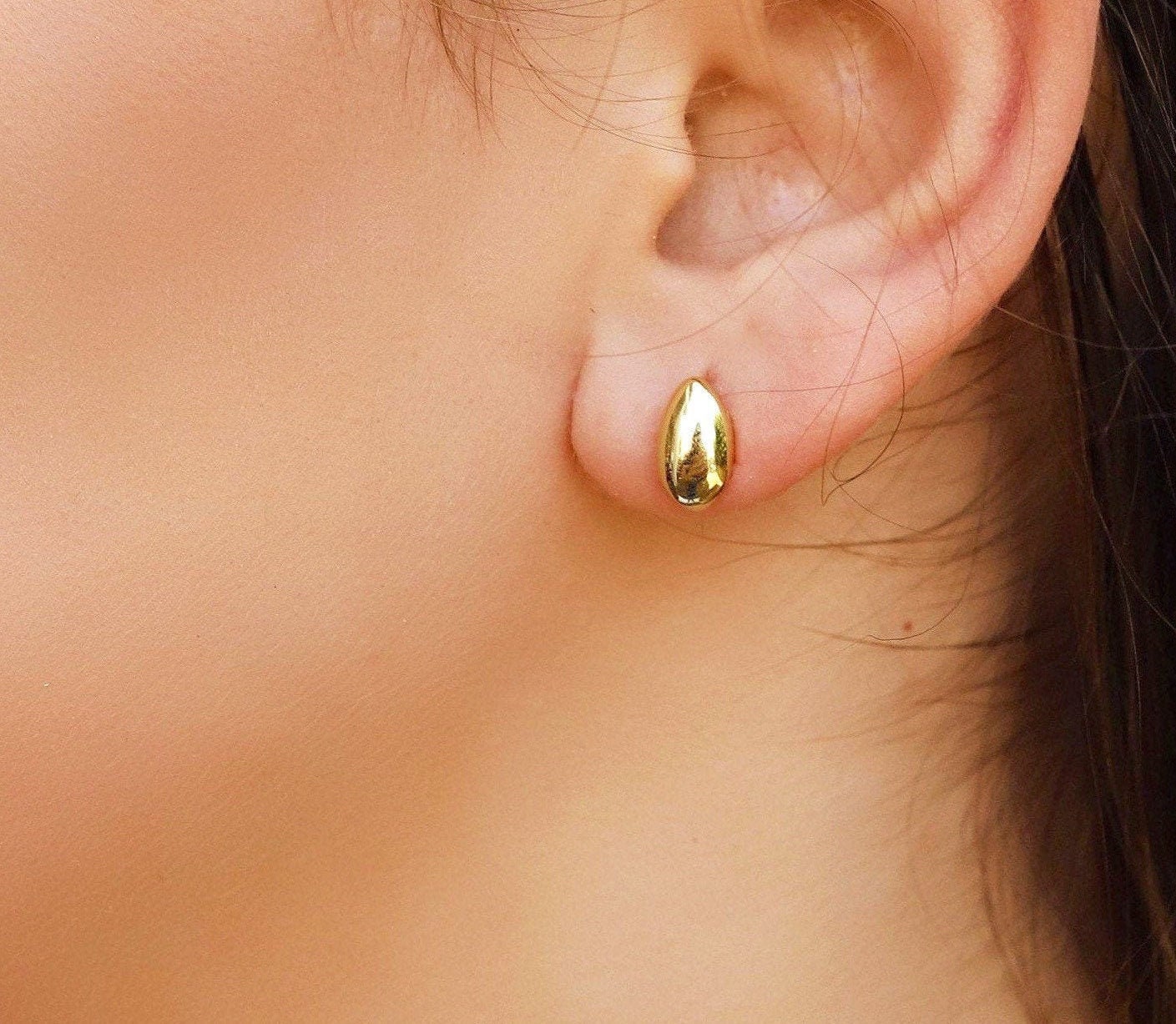 Tiny drop stud earrings • dainty earrings • Handmade teardrop stud earrings • tiny stud earrings • small stud earrings • minimalist earrings