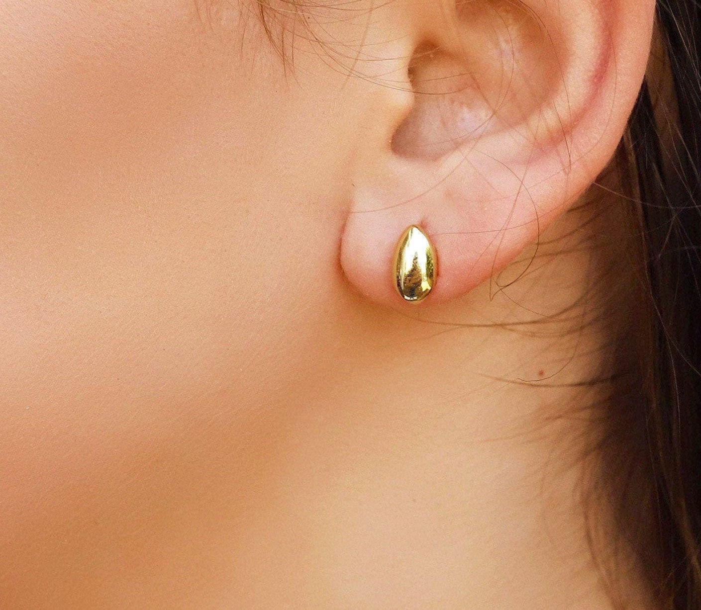 Tiny drop stud earrings • dainty earrings • Handmade teardrop stud earrings • tiny stud earrings • small stud earrings • minimalist earrings