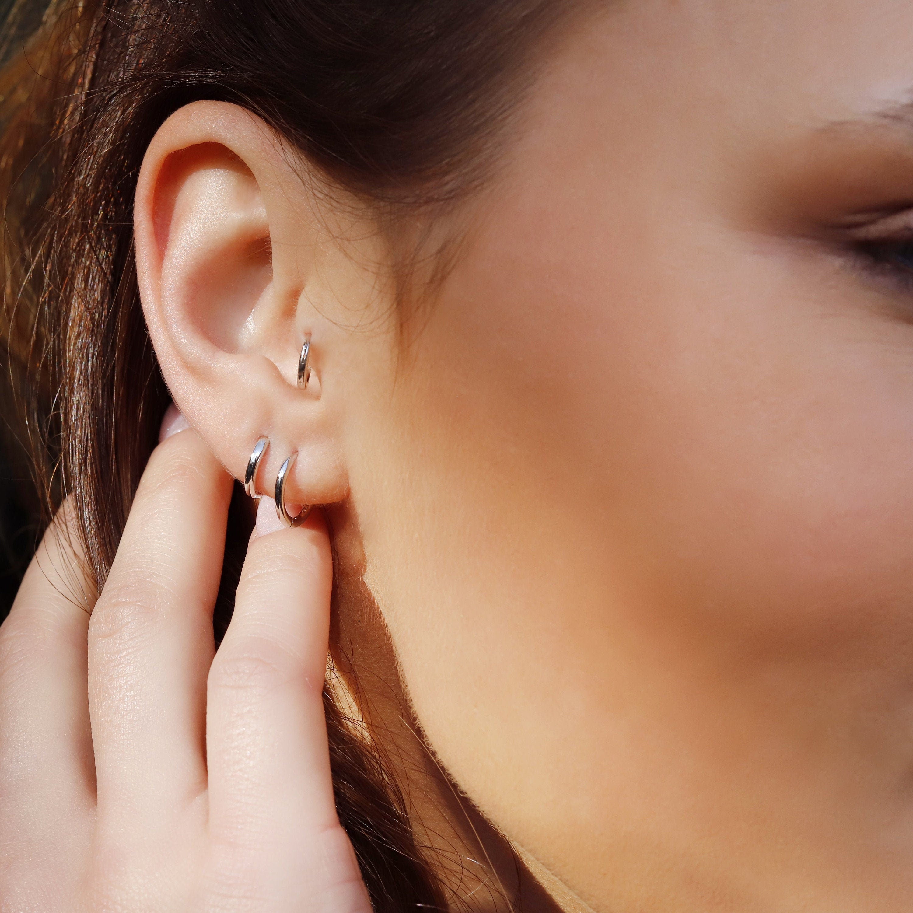 AMELIA-Minimalist Huggie Hoops • small hoop earrings • open hoop earrings • dainty hoops • silver hoops • huggie hoop earrings • Mini hoops •