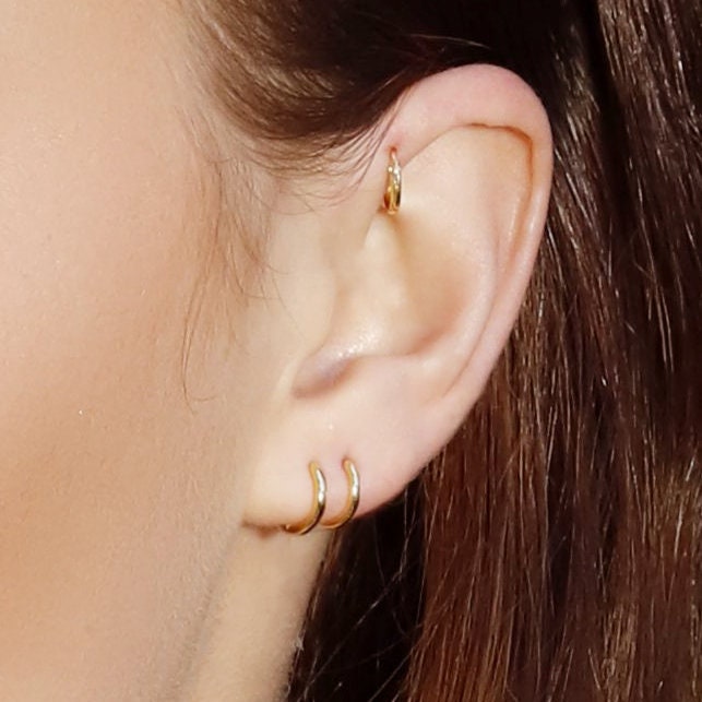 AMELIA-Minimalist Huggie Hoops • small hoop earrings • open hoop earrings • dainty hoops • silver hoops • huggie hoop earrings • Mini hoops •