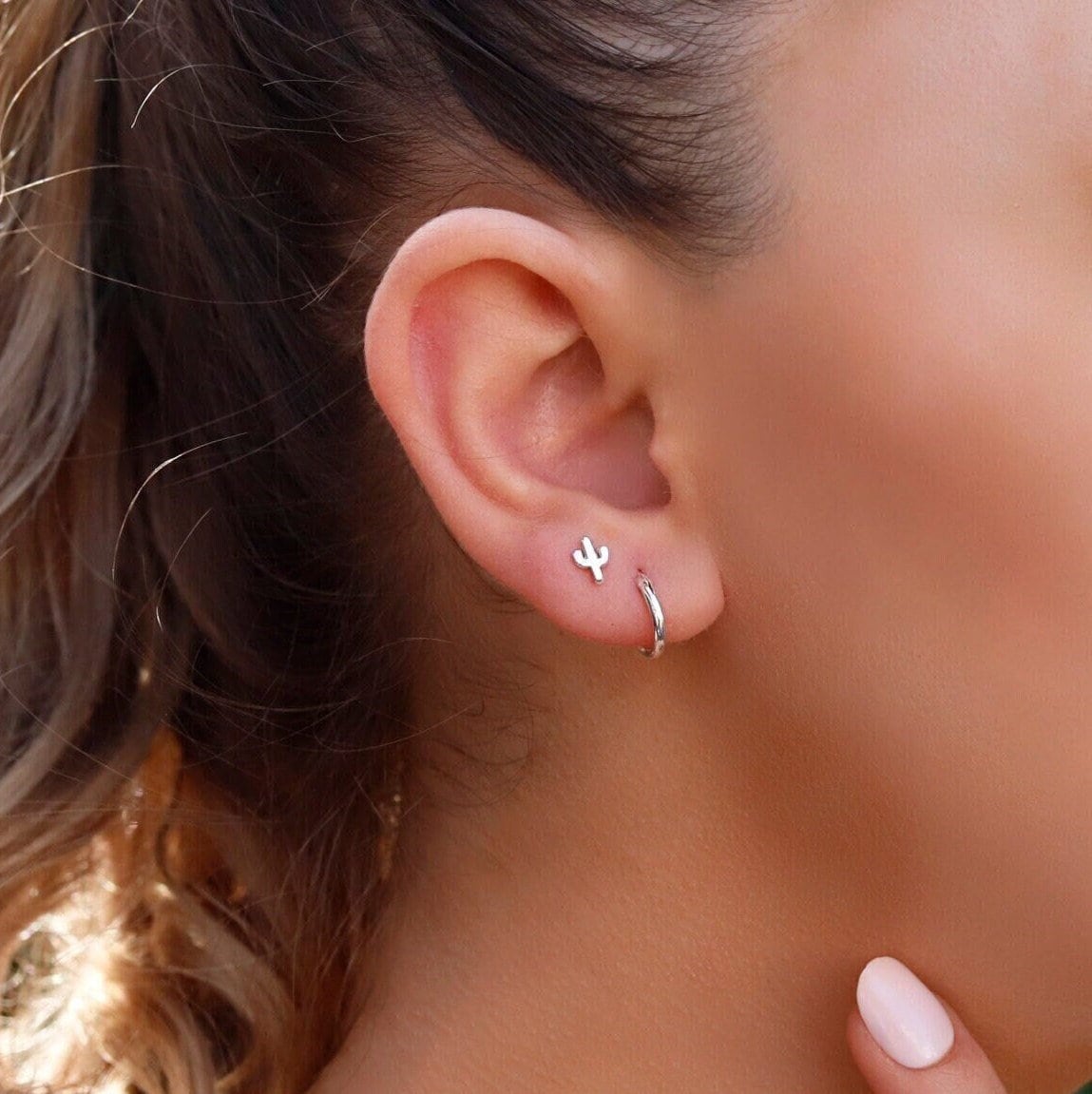 Small gold huggie hoop earrings by AJJ, minimalist sterling silver hoops, size 8-30 mm, classic and versatile earring set.