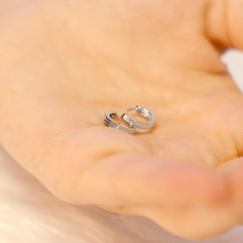 Tiny Huggie Hoop Earrings,Plain Helix Hoop Earrings, Dainty Hoop Earrings,Dainty Tiny Huggies, 18K Gold Plated Hoops,Sterling Silver Huggies