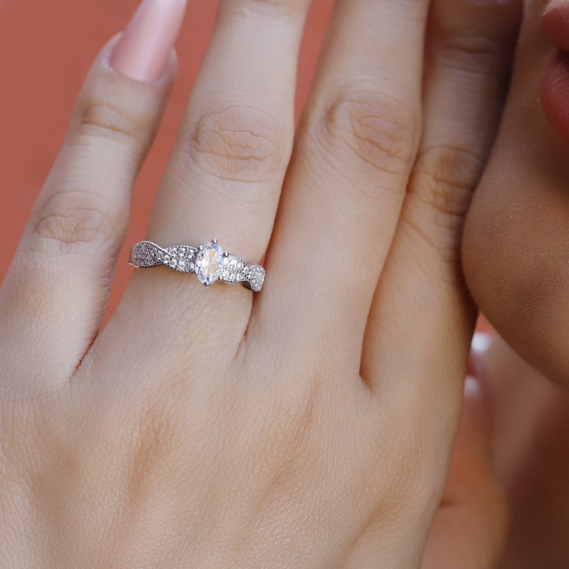 Hellen - Sterling Silver Oval Cut Zirconia Stone Man Made Diamond Simulants Rings, Bridal Ring for Women