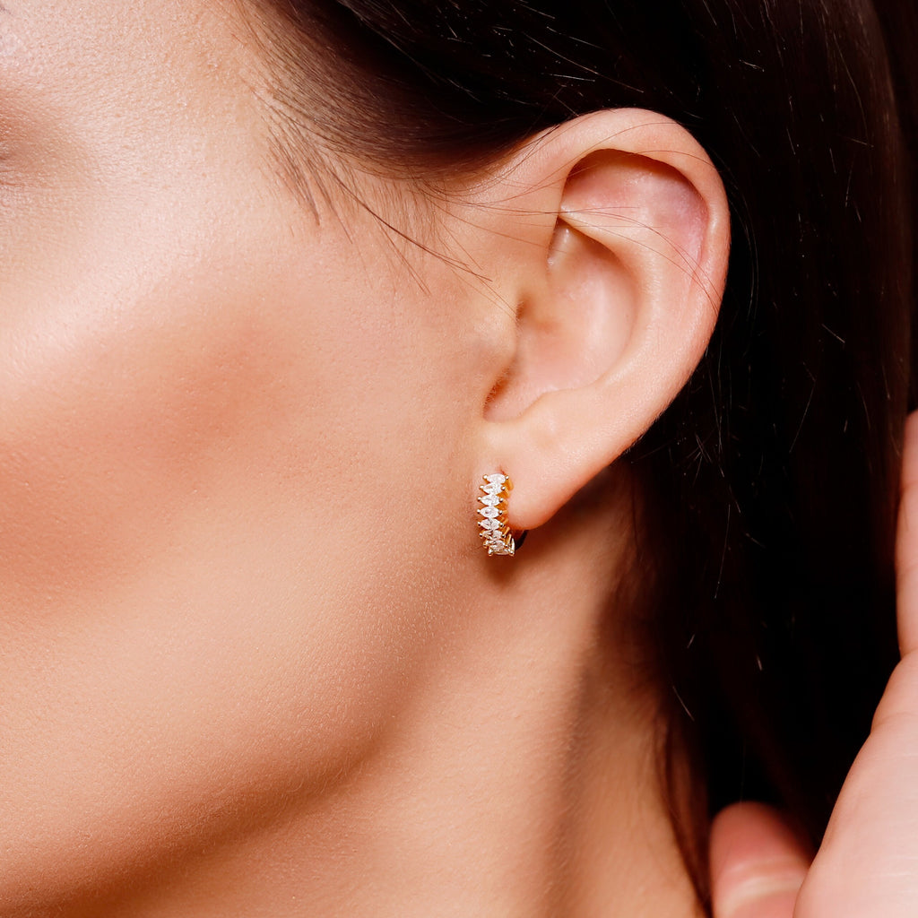 Minimalist stylist huggie hoops • small hoop earrings • tiny hoop earrings • dainty hoops • silver hoops • huggie hoop earrings