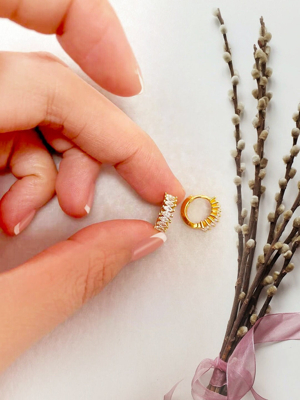 Minimalist stylist huggie hoops • small hoop earrings • tiny hoop earrings • dainty hoops • silver hoops • huggie hoop earrings