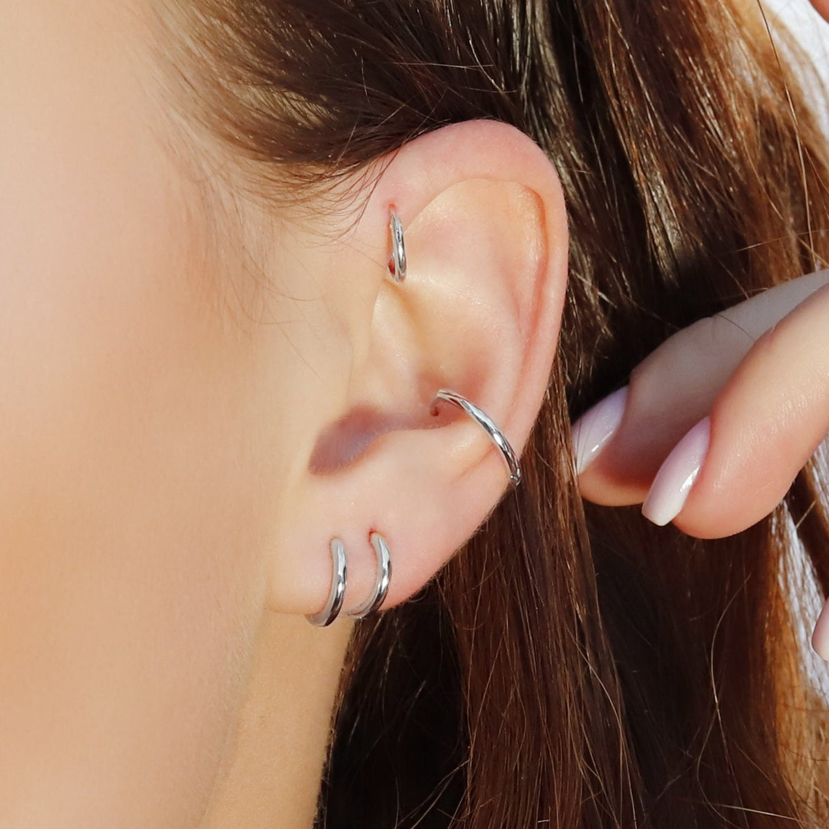AMELIA-Minimalist Huggie Hoops • small hoop earrings • open hoop earrings • dainty hoops • silver hoops • huggie hoop earrings • Mini hoops •