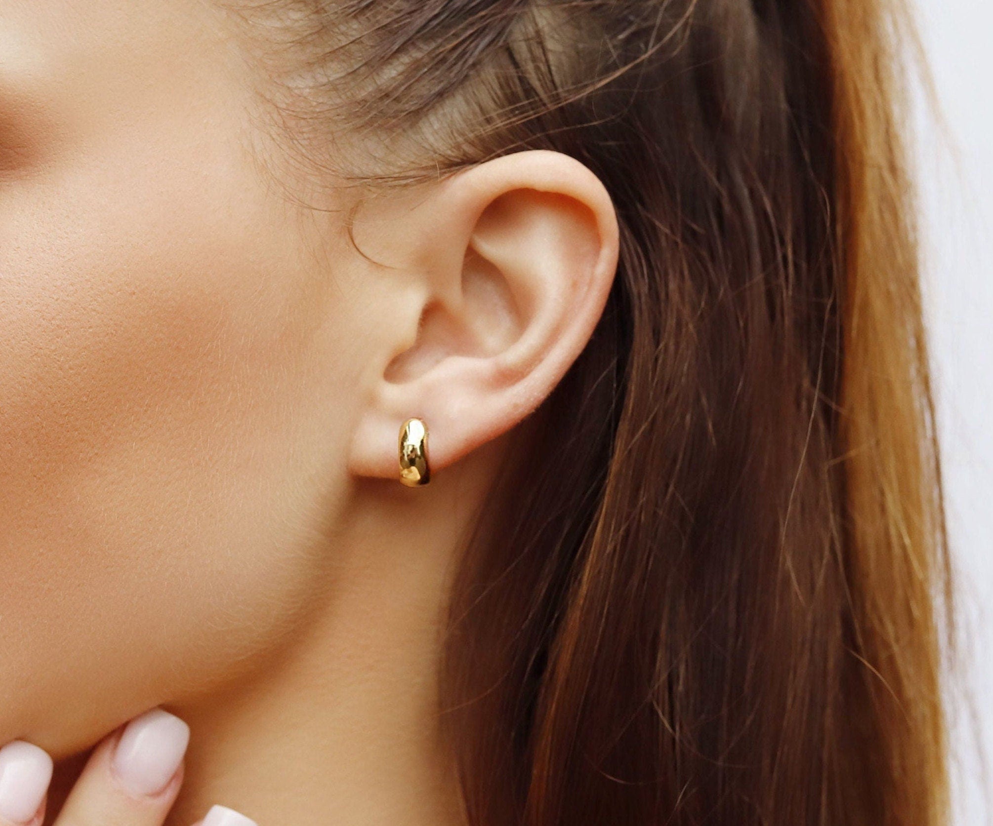 Small gold sleeper on sale hoop earrings